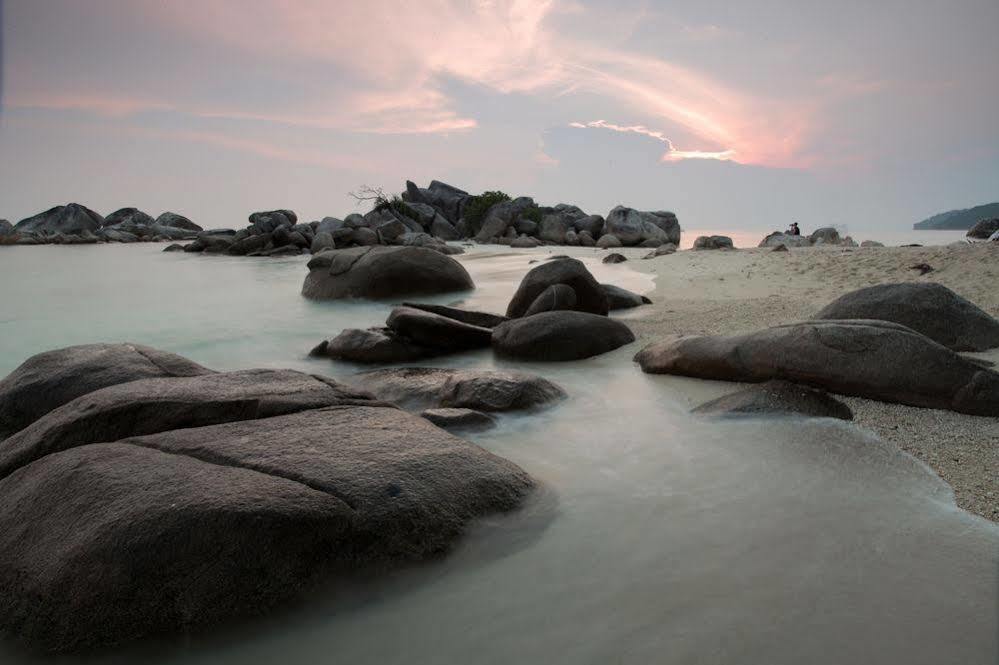 Tuna Bay Island Resort Kampong Pasir Hantu Kültér fotó